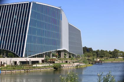 Espacios modernos y sustentables apuntan a satisfacer la demanda creciente de empresas que buscan calidad y comodidad en entornos estratégicos fuera de la ciudad