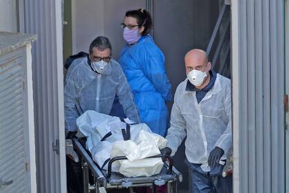 España anuncia que en 24 horas murieron 637 personas