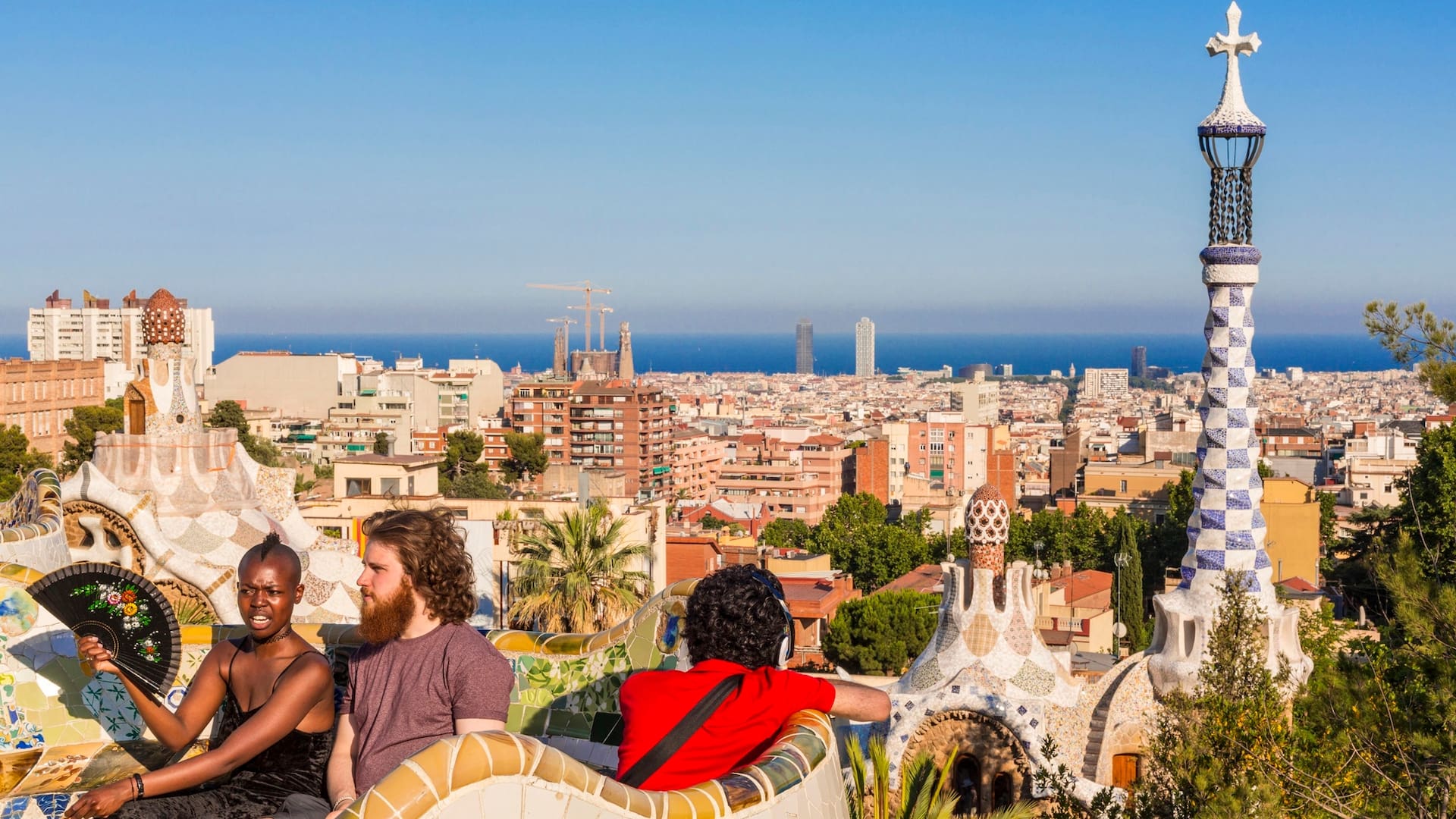 El furor por viajar en el colectivo 116 que llega hasta la entrada del famoso Park Güell, uno de los sitios más buscados de Barcelona