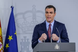 España: la esposa de Pedro Sánchez, enviada a juicio y le confiscan el pasaporte