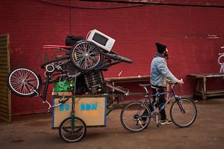 España otorgará estatus legal a miles de inmigrantes sin permiso de residencia