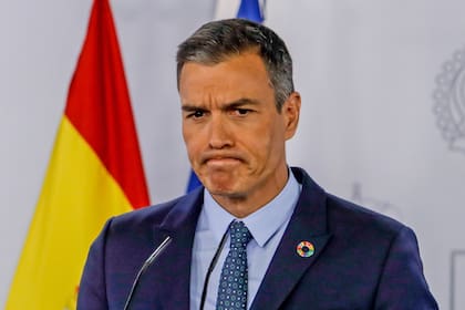 "Vamos a volver a doblegar la curva y tenemos que hacerlo unidos", dijo Sánchez hoy