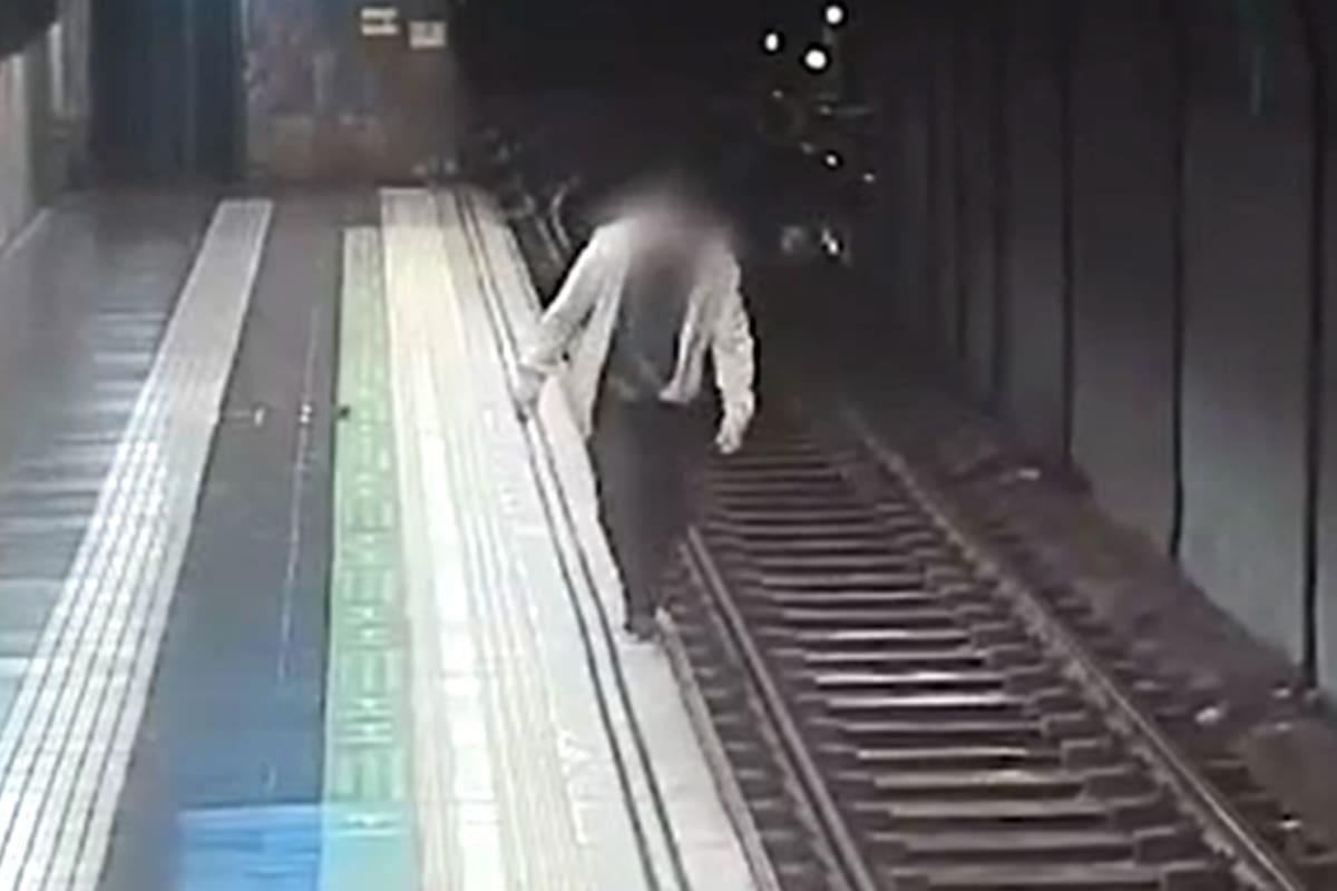 España: un hombre cayó a las vías del subte de Barcelona y fue salvado por una agente fuera de servicio