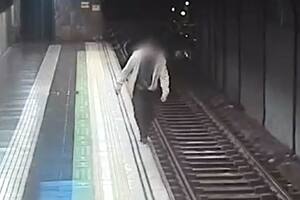 España: un hombre cayó a las vías del subte de Barcelona y fue salvado por una agente fuera de servicio