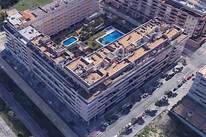 España: un hombre de 50 años tiró por el balcón a una niña de 6 y luego se suicidó