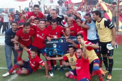 Español festejó su golpe ante Godoy Cruz