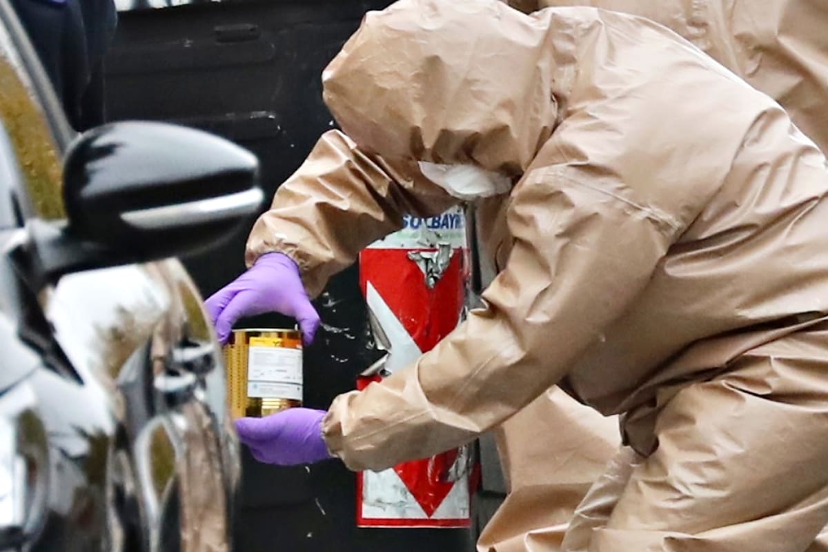 Especialistas de la Policía de la Ciudad manipularon la lata con material radioactivo