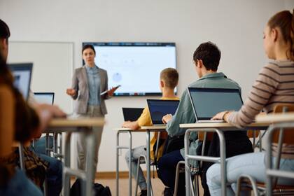 Especialistas y estudios revelan que el abuso de diapositivas y presentaciones terminan provocando malos resultados en las evaluaciones y más ausencia en las clases