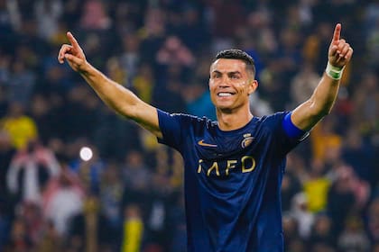 Espectacular, Cristiano Ronaldo y la sonrisa de siempre, en el triunfo de Al Nassr sobre Al Taawon