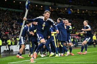 Escocia, el equipo del Diego: una chilena, un gol de mitad de cancha y el viaje al Mundial desde el cielo