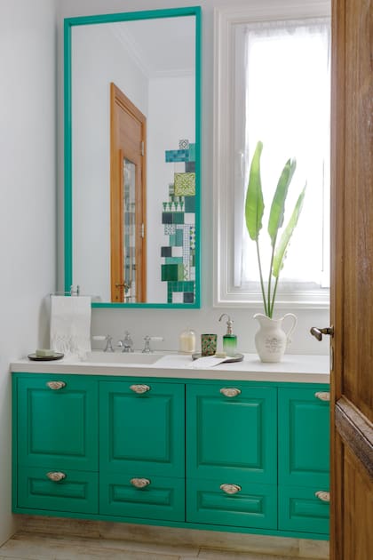 Espejos (Casa Cuarzo). Mesada de Silestone (De Mori Mármoles) y Grifería (Foschia).