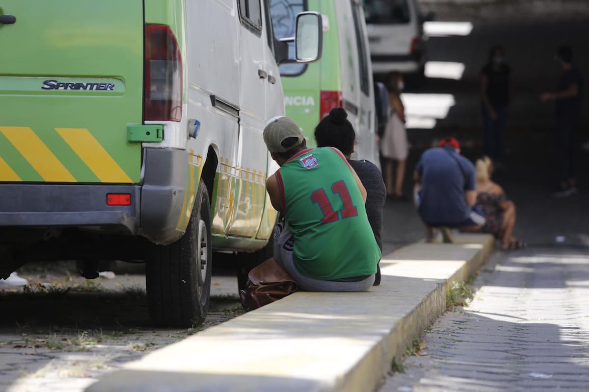 Espera para hisopado en el Hospital Rossi de La Plata