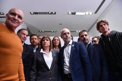 Espert, Pichetto, Bullrich, Larreta, Lousteau y otros dirigentes de Juntos por el Cambio, en un encuentro en repudio a la violencia en Jujuy