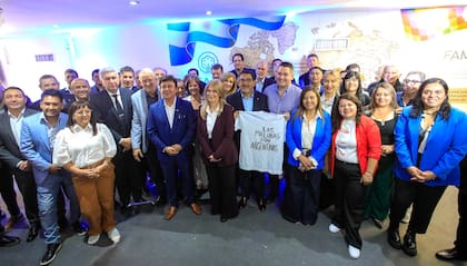 Espinoza, con los intendentes de la FAM