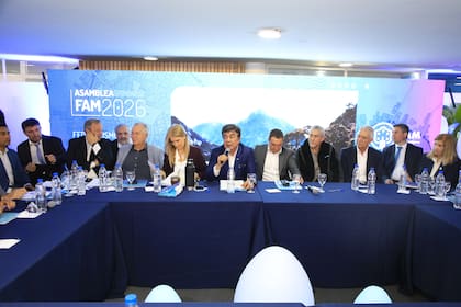 Espinoza, con Verónica Magario e intendentes, en la asamblea de la Federación Argentina de Municipios