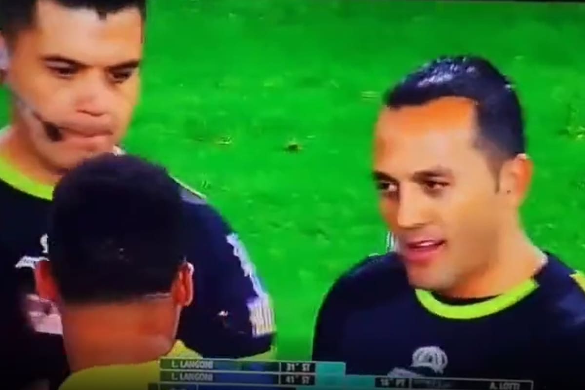 Espinoza y su breve charla con Fabra, que despertó suspicacias