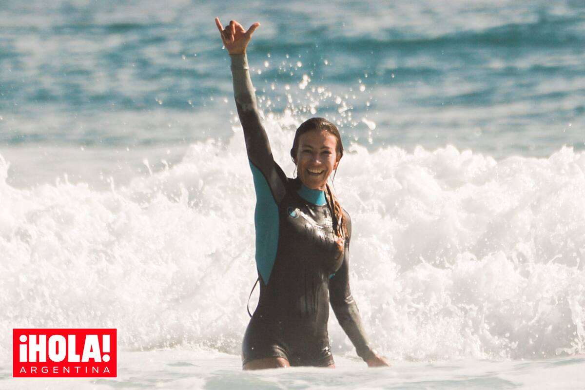 Espléndida a los 49 años, la ex Leona Magui Aicega trabaja como periodista deportiva, juega al tenis y practica surf.