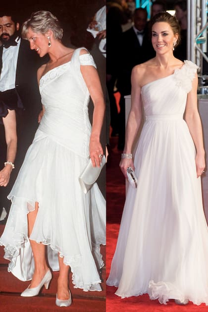 Espléndida, en los Bafta de 2019, la mujer del príncipe William llevó un traje de inspiración nupcial y escote asimétrico de Alexander McQueen (la misma firma a quien le confió su traje de bodas), que recordaba al que su suegra llevó a Brasil, en 1991. Lo complementó con pendientes de diamantes y perla, que pertenecieron a Diana, y que allí usó por primera vez.