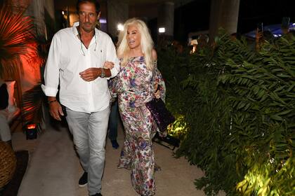 Espléndida, la diva arribó a un evento inmobiliario en Punta del Este