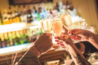 Los 6 mejores lugares de la ciudad para ir a brindar con amigos