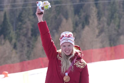 Esquiadores paralímpicos Voronchikhina y Bugaev dan a Rusia primeras medallas olímpicas en 12 años