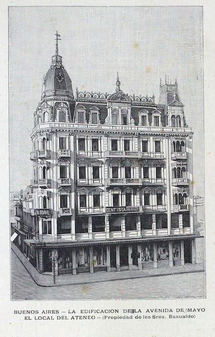 Esquina de Piedras y Av. de Mayo, uno de los primeros edificios de la avenida. Aunque bastante modificado, aún se mantiene en pie.