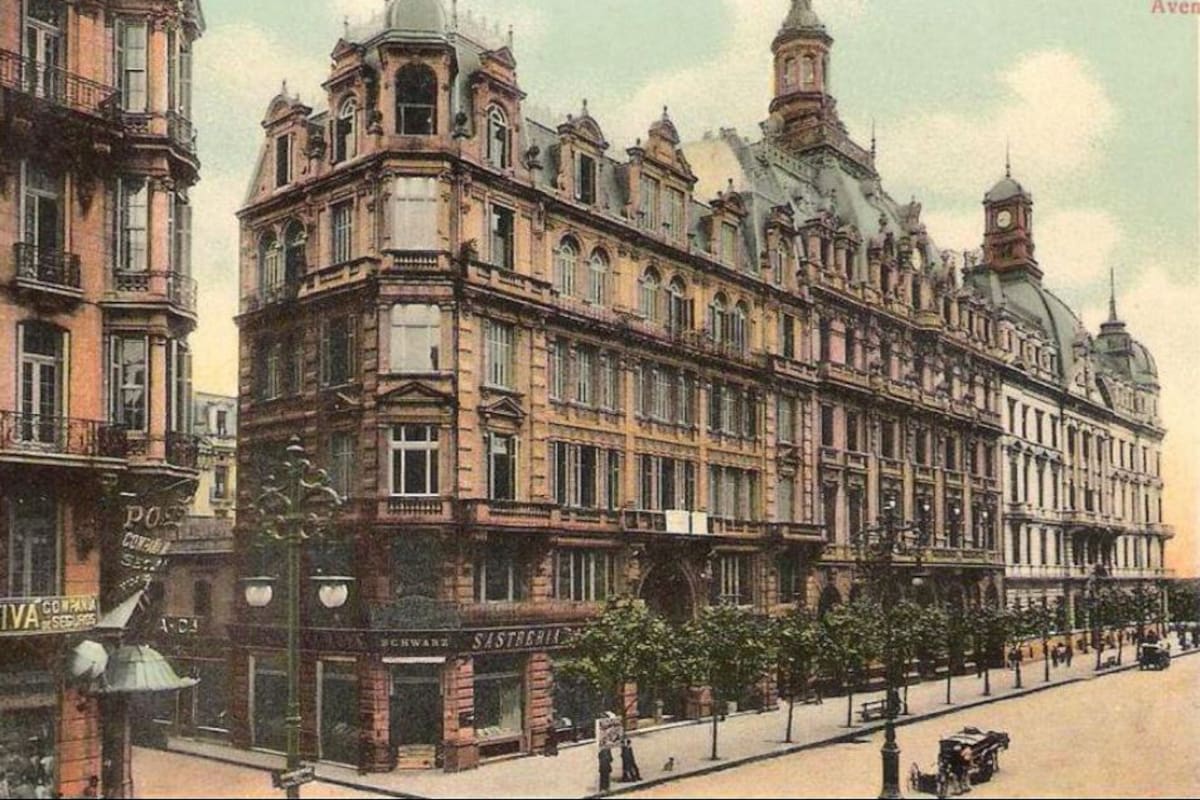 Esquina Noreste antes de 1910: cuando aún estaba en esa esquina la Sastrería Schwarz & Marolda. Luego vendría el anexo Gath & Chaves.