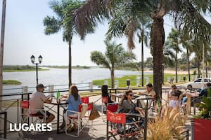 Esquina tiene buenos lugares para comer frente al río Corriente.