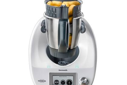 Está a medio camino entre la multiprocesadora y el autómata, Thermomix es una suerte de guía para preparar muy diversos platos; viene con 300 recetas incorporadas y hay más en internet