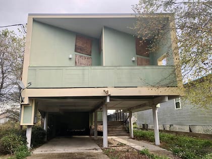 Esta casa de Make It Right estaba vacante y tapiada en 2021