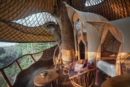 Esta casa en el árbol con forma de hongo se encuentra en la selva tropical del distrito de Ubud, en Bali