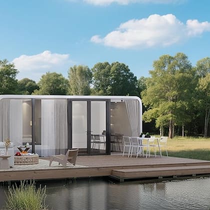 Esta casa prefabricada de Amazon resiste nevadas y su techo inclinado previene la acumulación de nieve (Amazon)