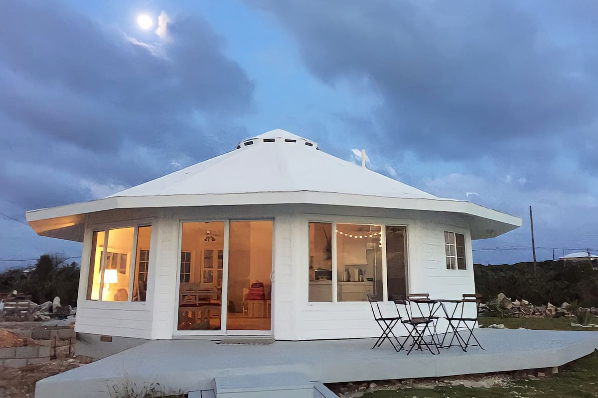 Esta casa prefabricada en el Caribe es a prueba de huracanes