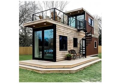 Esta casa tiene todos los espacios comunes abajo y en el piso de arriba el dormitorio con una terraza a la que se accede por una escalera exterior