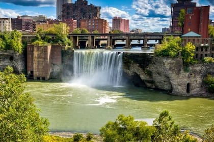 Esta ciudad de Nueva York cuenta con imponentes atracciones naturales en medio de la urbe