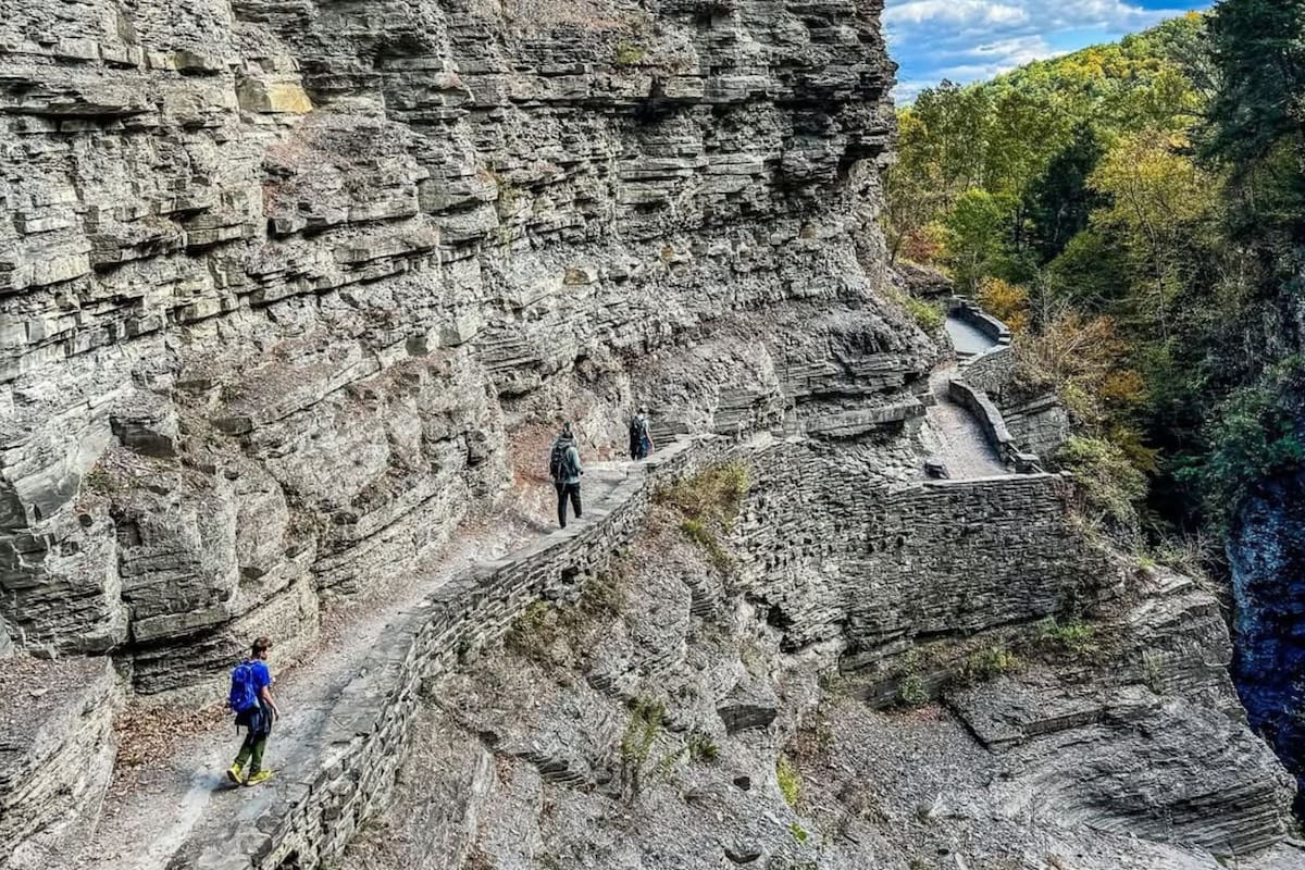 Esta ciudad destaca por sus rutas de senderismo que serpentean por espectaculares acantilados (Instagram/@visitithaca)