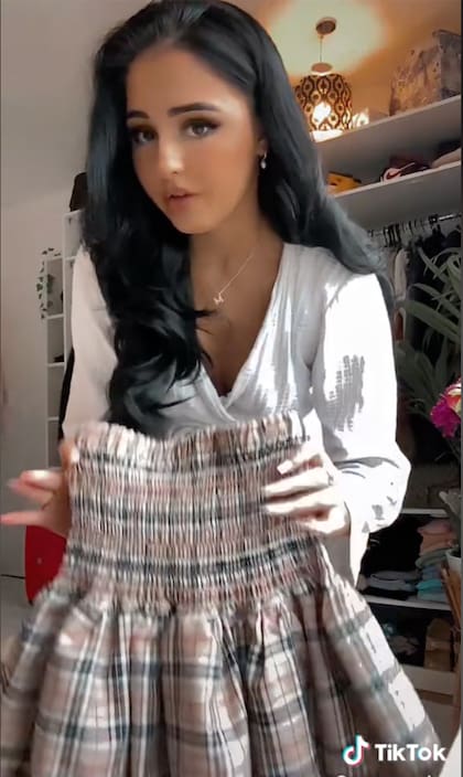 Esta es la falda con la que la modelo de OnlyFans pretendía ir a comer