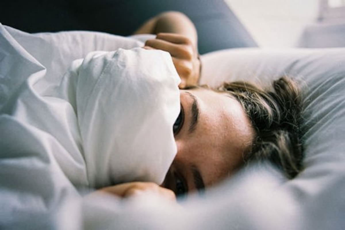 Esta es la luz que debes tener en tu dormitorio para descansar mejor