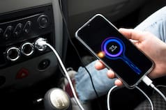 Los especialistas coinciden: no hay que acostumbrarse a cargar el celular en el auto