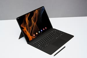 Esta es la tableta Galaxy Tab S8 Ultra de Samsung, equipada con una enorme pantalla Super AMOLED de 14.6 pulgadas