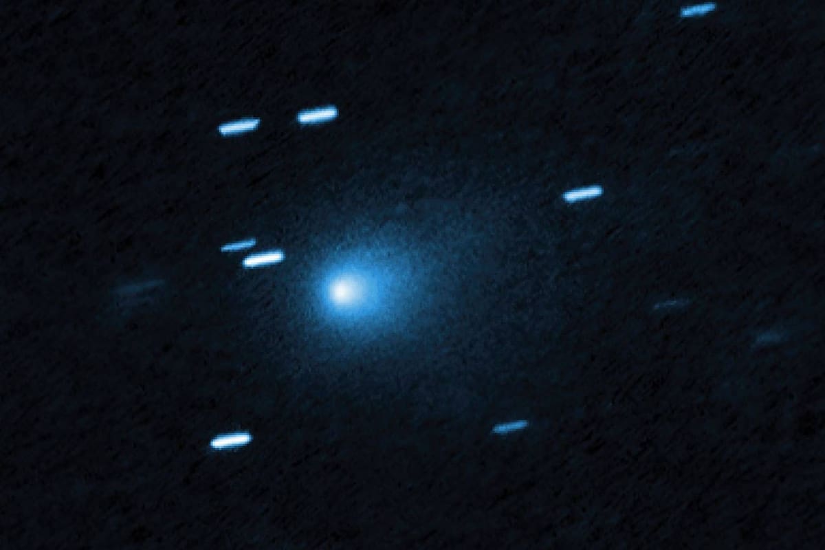 Esta es una imagen del cometa interestelar 3I/ATLAS tomada por el Telescopio Espacial Hubble de la NASA