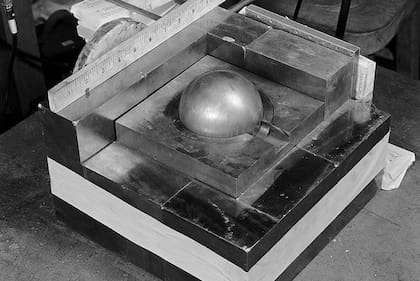 Esta es una reproducción del experimento en el que Daghlian apilaba bloques alrededor del núcleo de plutonio.