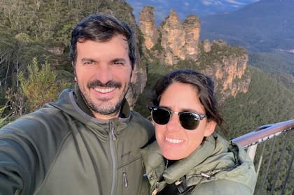 “Esta experiencia también nos fortaleció como familia y como pareja. Cuando uno emigra y está lejos de su red de contención, queda mucho más expuesto al otro. Aparecen vulnerabilidades, se acentúan los rasgos positivos y también los más difíciles. Pero, sin duda, aprendimos a sostenernos entre nosotros y eso nos fortaleció”.
