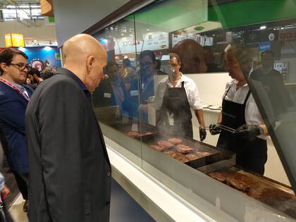 “Esta feria es la gran vidriera en un mercado tradicional y de alto valor en la que siempre se luce la carne argentina por nuestro sistema productivo, por nuestra genética, por nuestros procesos sustentables y, claro, por el gran sabor de nuestra carne”, aseguró Jorge Grimberg, presidente del Ipcva