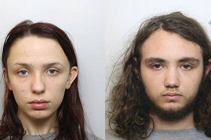 Esta foto combinada distribuida por la policía de Cheshire el viernes 2 de febrero de 2024 muestra a Scarlett Jenkinson y Eddie Ratcliffe, ambos de 16 años, asesinos de una adolescente transgénero en el noroeste de Inglaterra. La jueza Amanda Yip dio a conocer sus identidades durante la audiencia de sentencia en el tribunal en Manchester. (Policía de Cheshire vía AP)