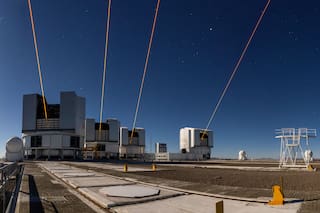 Telescopio avista la estrella más rápida de la Vía Láctea orbitando un agujero negro