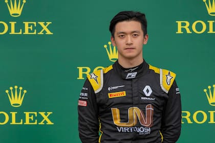 Zhou Guanyu nació en Shanghai en 1999; tenía cinco años cuando se corrió el primer GP de China en su ciudad