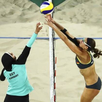 Esta foto tomada en Rio 2016 generó un intenso debate que poco tuvo que ver con el dsempeño deportivo de los equipos involucrados.