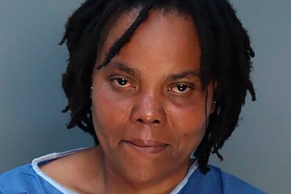 Esta fotografía facilitada por la cárcel del condado Miami Dade muestra a Odette Lysse Joassaint, de 41 años, a quien la policía arrestó por las muertes de sus dos hijos de 3 y 5 años. (Cárcel del condado Miami-Dade vía AP).