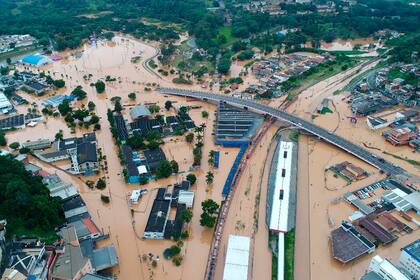 Esta fotografía muestra unas inundaciones en Franco da Rocha, en el estado de Sao Paulo, en Brasil, el domingo 30 de enero de 2022. (AP Foto/Orlando Junior-Futura Press)
